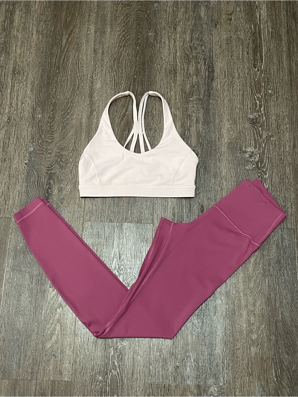 EUC Lululemon Faint Coral/Washed Mauve Set. Size 4
